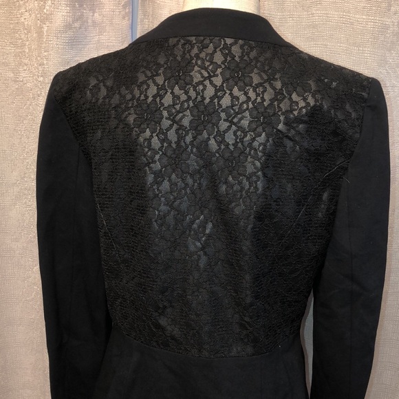 Gorgeous women’s Cache’ Blazer - Picture 4 of 6